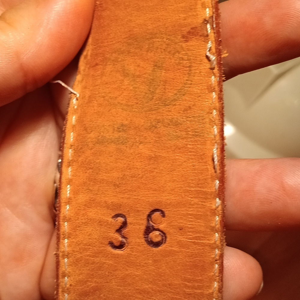 Brown Leather Belt with Gold Lion Buckle Size 36 - Picture 11 of 12